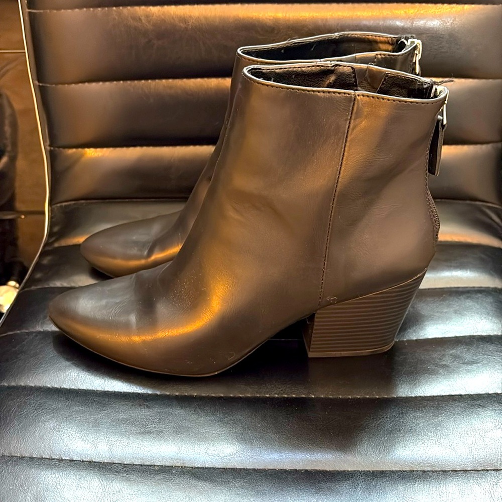 A new day women’s ankle booty black zip up size 10